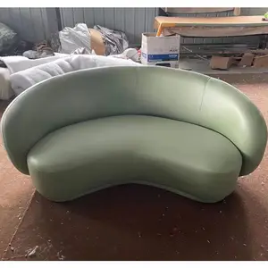 Hellgrünes Sofa mit Bett material Kunstleder für die Zeit der TV-Show