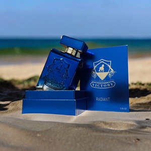 Perfume Neutral Radiante al Por Mayor con Notas Cítricas, Ámbar y Especiadas Cálidas, Set de Regalo de Alta Calidad, Directo de Fábrica - Product Image 3