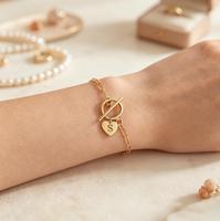 Bracelet chaîne trombone en acier inoxydable plaqué or 18 carats avec initiale en forme de cœur et fermoir OT – Bracelet alphabet personnalisé