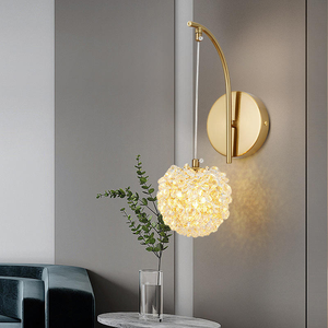 Applique murale pour chambre à coucher et <span class=keywords><strong>dressing</strong></span> avec réfraction prismatique, <span class=keywords><strong>luminaire</strong></span> LED couleur or pour couloir, élégante applique murale boule <span class=keywords><strong>de</strong></span> cristal - Product Image 4