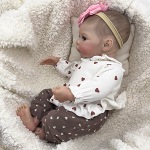 Muñeca Reborn Realista de Silicona de 46 cm para Niños de 4 a 6 Años, con Diadema de Flores Rosadas, Marca Privada con Licencia - Product Image 4