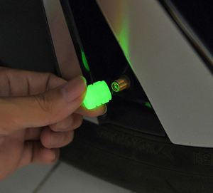 Capuchons de valve lumineux, décorations de roues de voiture, moto et vélo, fluorescents et éblouissants, qui brillent dans la nuit - Product Image 2