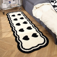 Tapis de chambre à coucher en polyester en forme de cœur de style crème, tapis de chevet, bande longue en peluche, tapis de chambre principale, tapis de baie vitrée, tapis de canapé, table basse