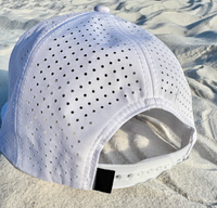 Casquette de golf personnalisée à 5 panneaux Casquette de camionneur sportive en sergé avec trou découpé au laser Casquette de baseball haute perforée avec logo en PVC