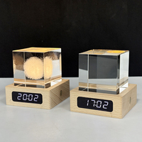 Blok Kristal Laser 3D Persegi dengan Jam Timer Digital dan Alas Kayu Berlampu MH-F0741