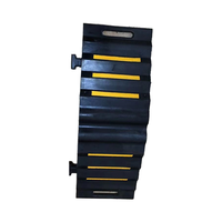Rampe de câble en caoutchouc de haute qualité pour route, protection de câble de fil et de tuyau, couvercle de câble de sol noir avec bande réfléchissante 2 canaux