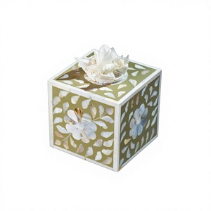 Boîte à mouchoirs de luxe PearlVista, support contemporain en mosaïque de coquillages avec motif personnalisé pour une décoration élégante de la maison et du bureau - Product Image 1