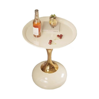Table d'appoint de luxe moderne avec plateau en acrylique et base en métal en forme de tulipe, meubles de salon pour hôtels, salons et salles d'attente