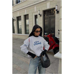 Sweat-shirt à capuche gris pour femme avec inscription Ford Mustang, confortable et au design unique - Product Image 1