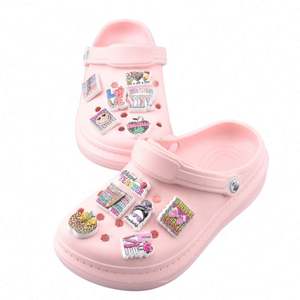 Gran oferta de regalos, abalorios para zapatos baratos, diseño 2025, banderas del Día de la <span class=keywords><strong>victoria</strong></span> americana para niños, abalorios de zuecos de zapatos de goma suave de Pvc, estampado UV - Product Image 2