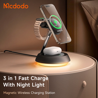 Mcdodo 495 3 en 1 Chargeur de bureau sans fil 15W Support de charge sans fil magnétique avec lampe de nuit pour IWatch iPhone iPod TWS
