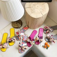 2025 été femmes chaussures nouveau Style coréen extérieur plat pantoufles femmes mode talon plat orteil couvrant sandales