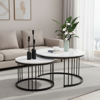 Table basse en pierre frittée marbrée, table gigogne ronde ambre, structure en métal doré, mobilier de salon