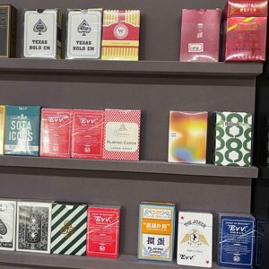 بطاقات لعب مطبوعة حسب الطلب من مجموعة فاخرة، بطاقات كرتونية وأنمي لنجوم الألعاب مع حقيبة فويل للمعجبين - Product Image 5