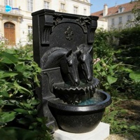 Fontaine murale en marbre sculptée à la main en forme de tête de cheval pour la décoration de jardin, fournisseur d'usine, à vendre