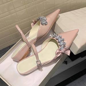 Chanclas de verano con elegantes lazos de lentejuelas en forma de gota de agua al estilo francés y impresionantes tacones de cuña de una sola tira. - Product Image 5