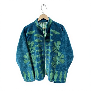 Veste en velours bleu sarcelle brodée Suzani, faite à la main, unisexe, style bohème chic, avec deux poches latérales, veste pour femme - Product Image 1