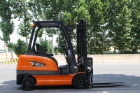 Chariot élévateur monté sur camion, petit, portable, électrique, capacité 3,5T, hauteur de levage 6m, batterie lithium-ion, zéro émission