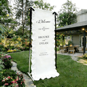 Striscione Nuziale di Lusso in Tessuto con Bordo Arricciato, Cartello di Benvenuto Personalizzato con Fiori e <span class=keywords><strong>Nomi</strong></span> <span class=keywords><strong>per</strong></span> Sfondo Addio al Nubilato - Product Image 5