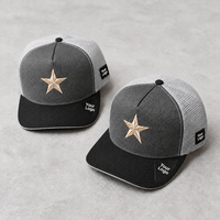 Casquette de baseball réglable à 6 panneaux, style trucker, avec dos en maille gris anthracite, visière plate, fermeture snapback, personnalisable avec broderie de logo, vierge