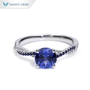 天宇宝石圆形6.5毫米实验室蓝宝石14k纯白金时尚珠宝戒指，带扭绞带，适合女性订婚