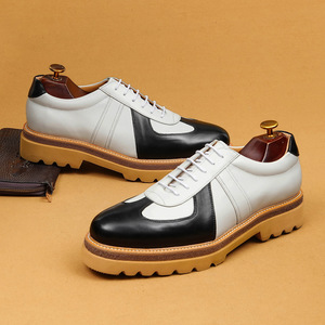 Zapatos Oxford estilo inglés en patchwork blanco y negro para hombre. Suela de cuero gruesa. Zapatos de cuero genuino de calidad empresarial. - Product Image 2
