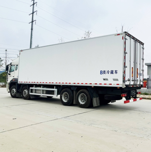 รถบรรทุกห้องเย็น HOWO 8x4 เกียร์อัตโนมัติ สำหรับขนส่งสินค้าแบบควบคุมอุณหภูมิ - Product Image 4