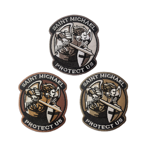 Patchs 3D en PVC/caoutchouc imperméables avec logo personnalisé, à coudre/à coller pour vêtements, chaussures, motifs floraux/alphabétiques, fabriqués au Vietnam - Product Image 1