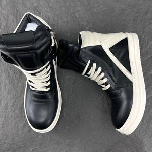 Chaussures de sport montantes de luxe pour hommes, design original de haute qualité, d'une marque prestigieuse. Disponibles pour hommes et femmes. - Product Image 2