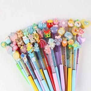 Stylo à bille O&Q Mix en gros, mode, paillettes, plastique, dessin animé, design mignon, cadeau, logo personnalisé, bleu/noir, 0,7 mm, école, 16 cm, kawaii - Product Image 1