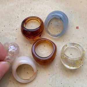 แหวนอะคริลิคเรซินใสหลายสีสำหรับผู้หญิงดีไซน์ใหม่ I-0513 - Product Image 1