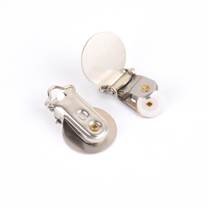 Nouveau métal rond sucette jarretelle Clips bébé porte-sucette artisanat avec <span class=keywords><strong>insert</strong></span> en plastique bricolage sucette chaîne Clip - Product Image 1