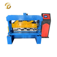 Machine de formage de panneaux de revêtement de sol en acier