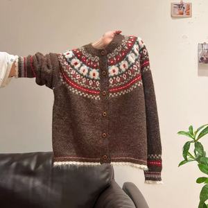 Cárdigan de punto grueso estilo Fair Isle retro para mujer, suéter holgado de otoño e invierno, color café, gris, blanco roto, patrón geométrico vintage - Product Image 1