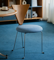 Chaise de salle à manger moderne de style Bauhaus du milieu du siècle avec dossier en éventail |   Acier inoxydable |   Meubles rembourrés bicolores pour hôtels et chambres à coucher