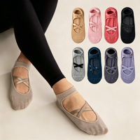 Chaussettes de yoga unies haut de gamme 2026 pour femme, coupe basse, en coton et maille, avec grip en silicone et sangle croisée, pour Pilates et ballet