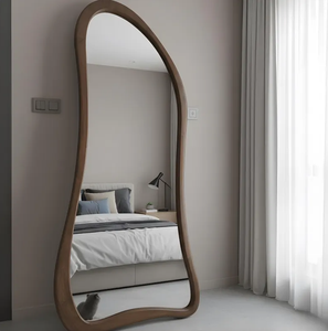 <span class=keywords><strong>Miroir</strong></span> corporel asymétrique unique avec bordure en bois courbée, sur pied, pour la maison moderne, le salon, les projets hôteliers - Product Image 1