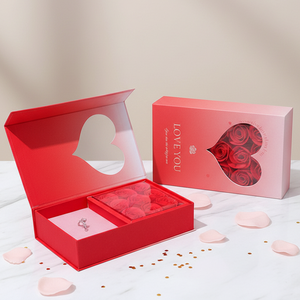 Nouvelle boîte <span class=keywords><strong>cadeau</strong></span> en forme <span class=keywords><strong>de</strong></span> cœur avec fenêtre, motif 9 roses rouges, avec couvercle rabattable, <span class=keywords><strong>pour</strong></span> ranger bijoux (colliers, bagues) <span class=keywords><strong>pour</strong></span> <span class=keywords><strong>maman</strong></span> - Product Image 1