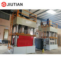 Ligne de production entièrement automatique pour la fabrication de palettes en bois moulé