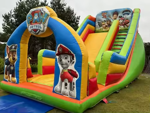 Grand château gonflable en PVC pour l'extérieur, structure de jeu sécurisée pour les fêtes ou les aires de jeux des enfants dans la cour. - Product Image 2