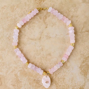 Collier d'été en perles de quartz rose naturel, chaîne de clavicule vintage, design tendance pour femme - Product Image 1