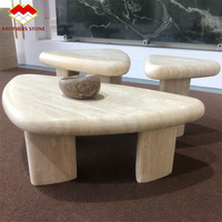 Ensemble de tables basses en travertin naturel, table basse en pierre calcaire de forme irrégulière, table basse moderne pour hôtels et villas