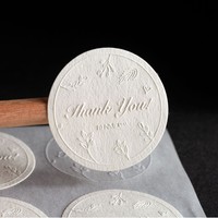 Autocollants en papier texturé gaufré personnalisés, étiquettes logo 3D à texture stéréo pour fleuriste, bouteille de parfum, sachet de thé, scellage