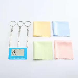 Tournevis multifonction portable trois-en-un, chiffon à lunettes de couleur assortie, carte de test polarisante pour lunettes - Product Image 1