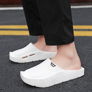 Zapatillas de casa de verano a la moda para hombre, zapatos antideslizantes de talla grande con plantilla de Punta cerrada, ropa exterior elegante para mayor comodidad - Product Image 1