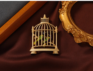 Broche de Cristal Retro Luxuoso em Liga de Zinco com Revestimento em Ouro Rosa para Crianças e Presentes de Noivado e Casamento Unissex - Product Image 3
