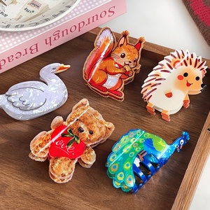 Pinzas para el Cabello con Diseño de Animales de Dibujos Animados: Oso de Peluche, Pavo Real, Ardilla, Erizo, Tiburón, Material PVC, 8CM/9CM, Accesorio para Mujer - Product Image 1
