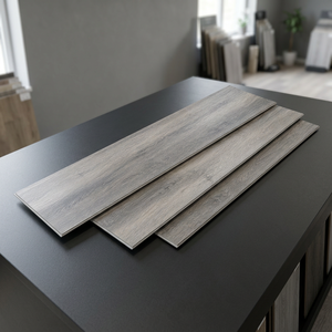 Suelo de Plástico Rígido con Aspecto de Madera Gris EcoCore, Tablas Rectangulares Texturizadas para Uso en Interiores - Product Image 4