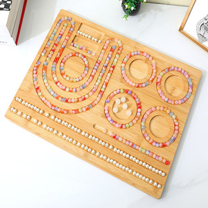 Plateau de perles en bambou en forme de U avec 3 canaux pour bijoux affichant des colliers et des bracelets Plateau de rangement en bois - Product Image 6