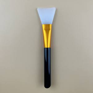 Pinceau applicateur de masque facial en silicone avec manche en plastique, doux pour les masques de nuit et les masques à la boue - Product Image 5